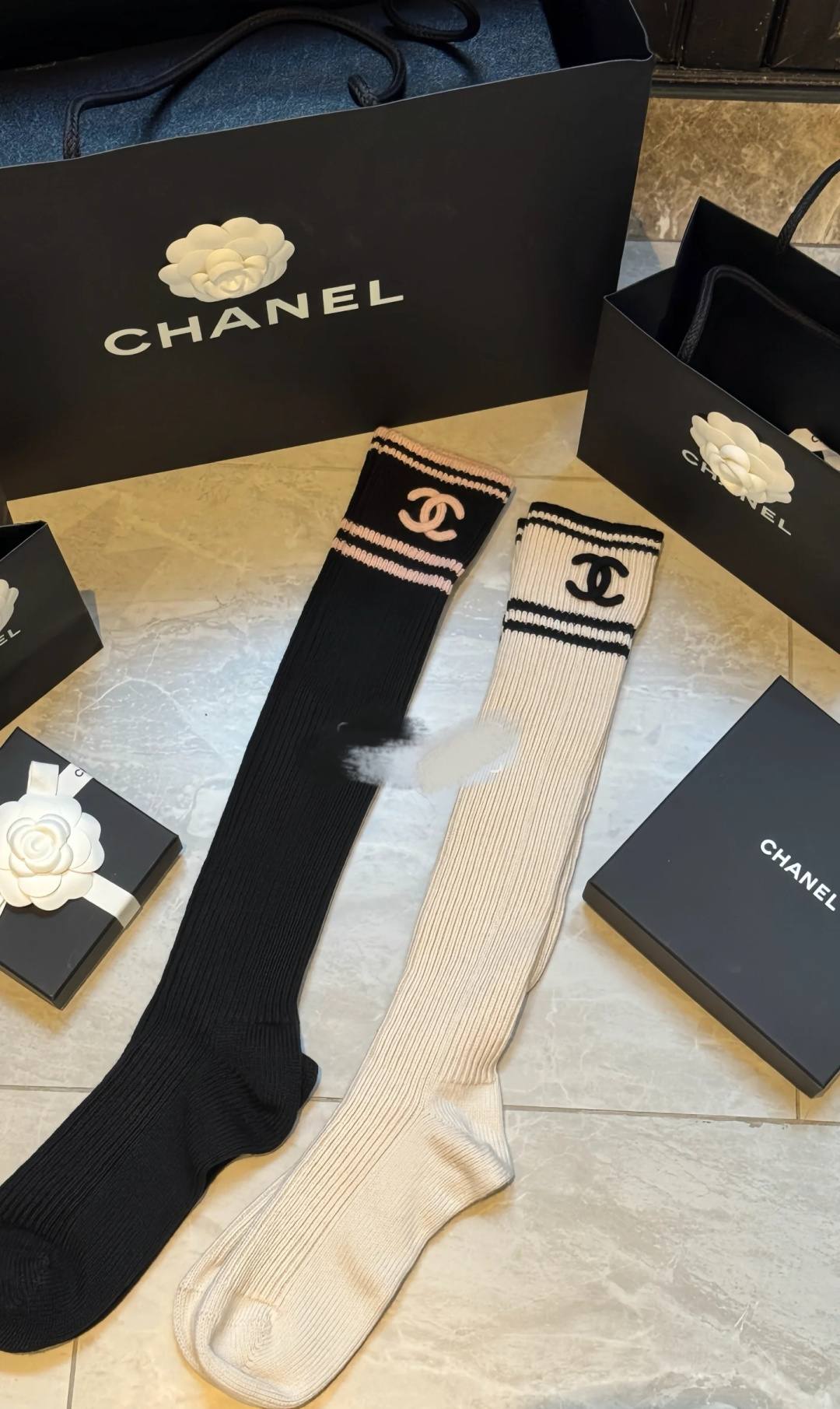 💛配包装Chanel (香奈儿) 爆款出货 官网新款双针羊绒长袜堆堆袜袜子🧦！一盒一双，专柜同步筒袜袜子