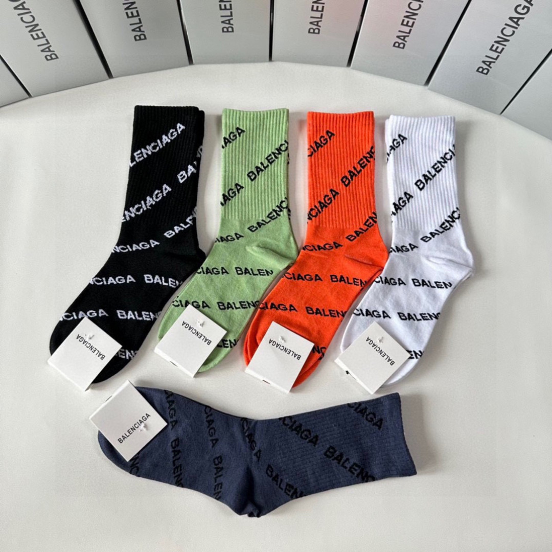 💛配专柜包装Balenciaga（巴黎世家）新款中长筒堆堆袜袜子！一盒五双，专柜同步筒袜袜子，💛大牌出街