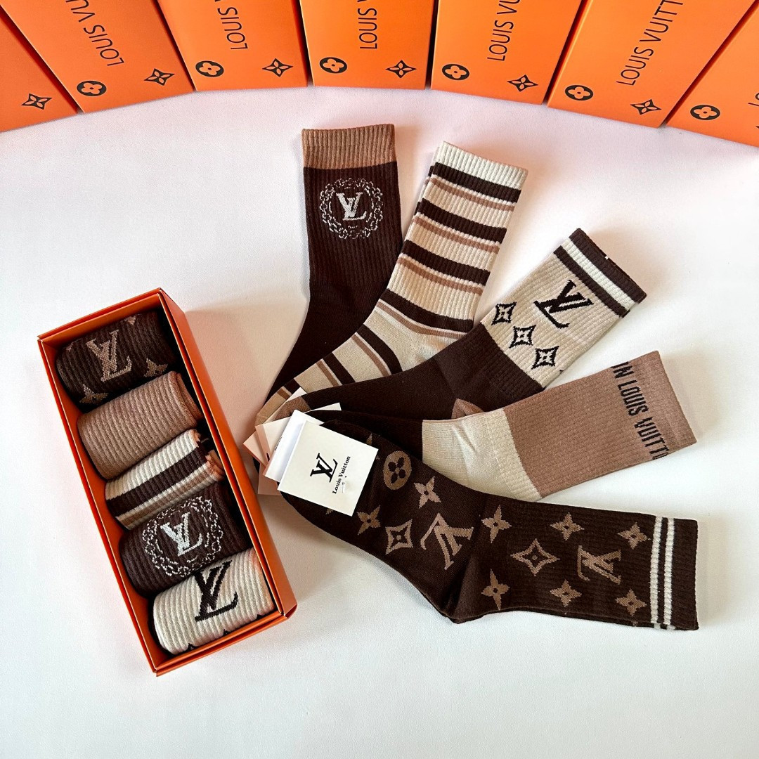 💛配专柜包装LV（路易威登）新款中长款堆堆袜袜子！一盒五双，专柜同步筒袜袜子，💛大牌出街，潮人必备🔥超好