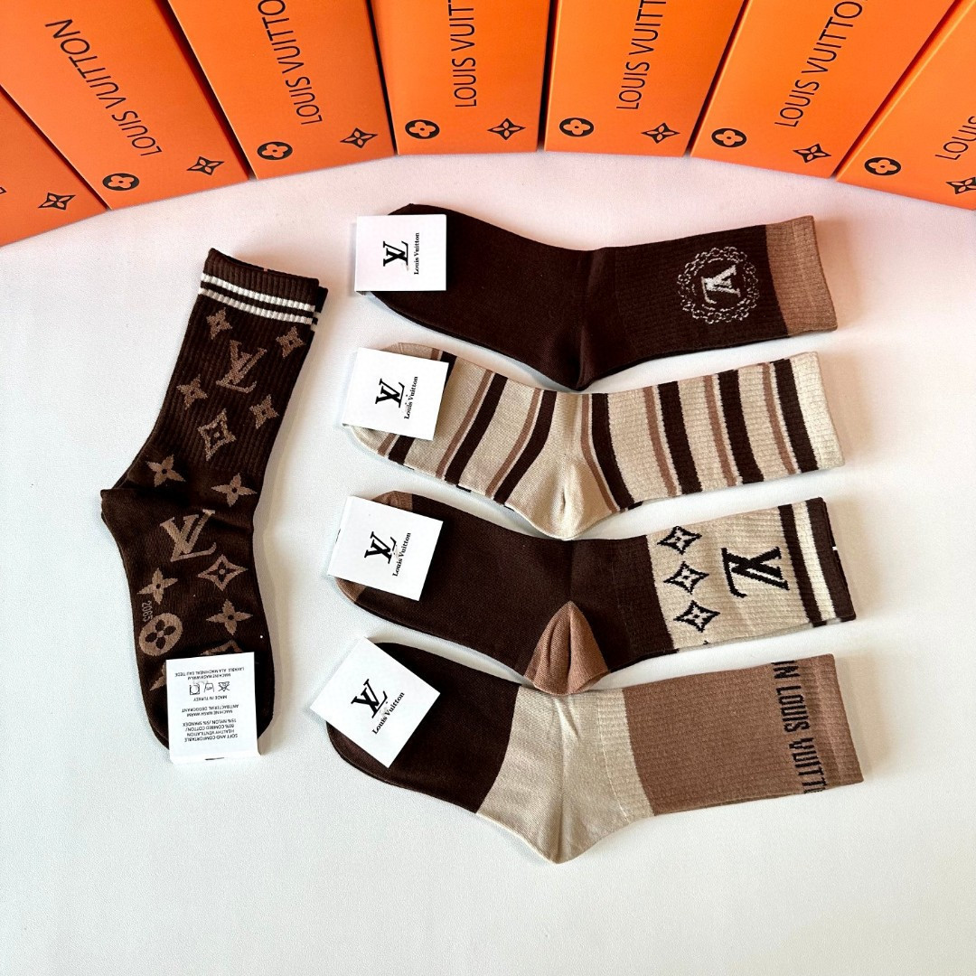 💛配专柜包装LV（路易威登）新款中长款堆堆袜袜子！一盒五双，专柜同步筒袜袜子，💛大牌出街，潮人必备🔥超好