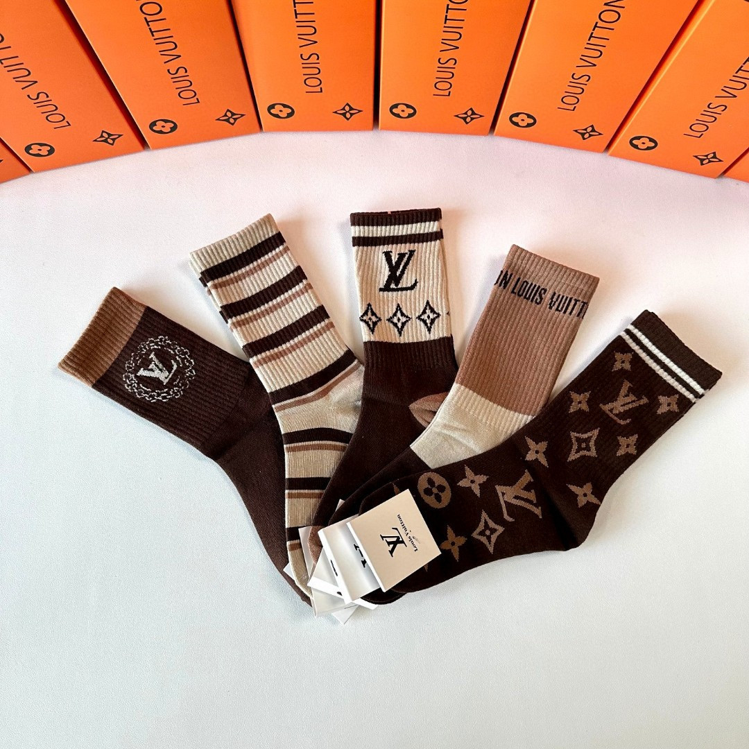 💛配专柜包装LV（路易威登）新款中长款堆堆袜袜子！一盒五双，专柜同步筒袜袜子，💛大牌出街，潮人必备🔥超好