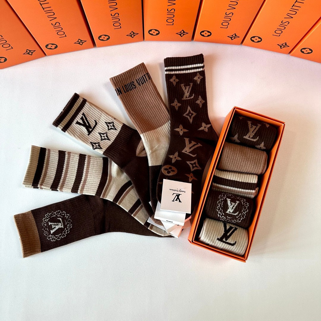 💛配专柜包装LV（路易威登）新款中长款堆堆袜袜子！一盒五双，专柜同步筒袜袜子，💛大牌出街，潮人必备🔥超好