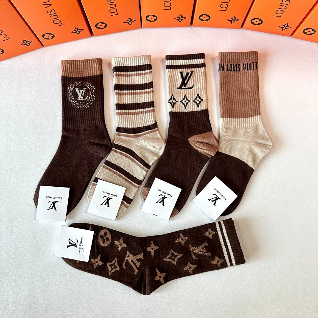 💛配专柜包装LV（路易威登）新款中长款堆堆袜袜子！一盒五双，专柜同步筒袜袜子，💛大牌出街，潮人必备🔥超好