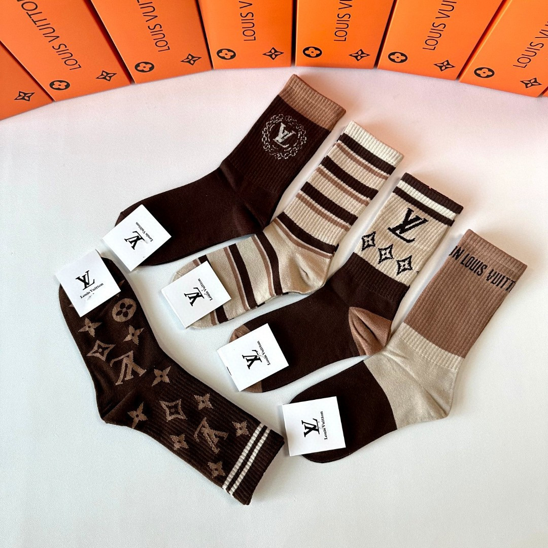 💛配专柜包装LV（路易威登）新款中长款堆堆袜袜子！一盒五双，专柜同步筒袜袜子，💛大牌出街，潮人必备🔥超好