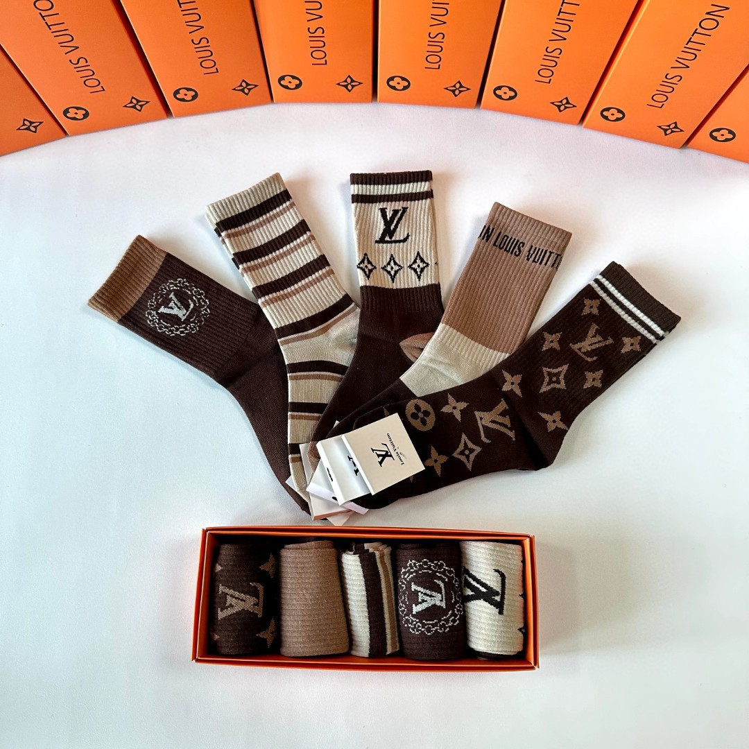 💛配专柜包装LV（路易威登）新款中长款堆堆袜袜子！一盒五双，专柜同步筒袜袜子，💛大牌出街，潮人必备🔥超好