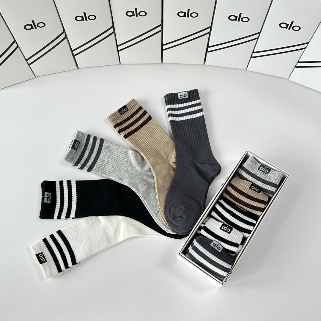 💛配包装ALO 新款中长筒款堆堆袜袜子！一盒五双， 专柜同步筒款袜子，💛大牌出街，潮人必备🔥超好搭