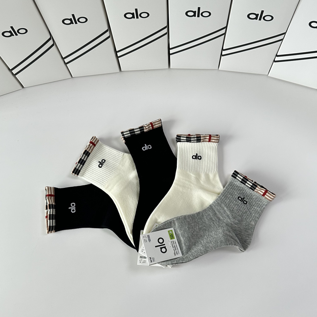 💛配包装ALO 新款中长筒款堆堆袜袜子！一盒五双， 专柜同步筒款袜子，💛大牌出街，潮人必备🔥超好搭