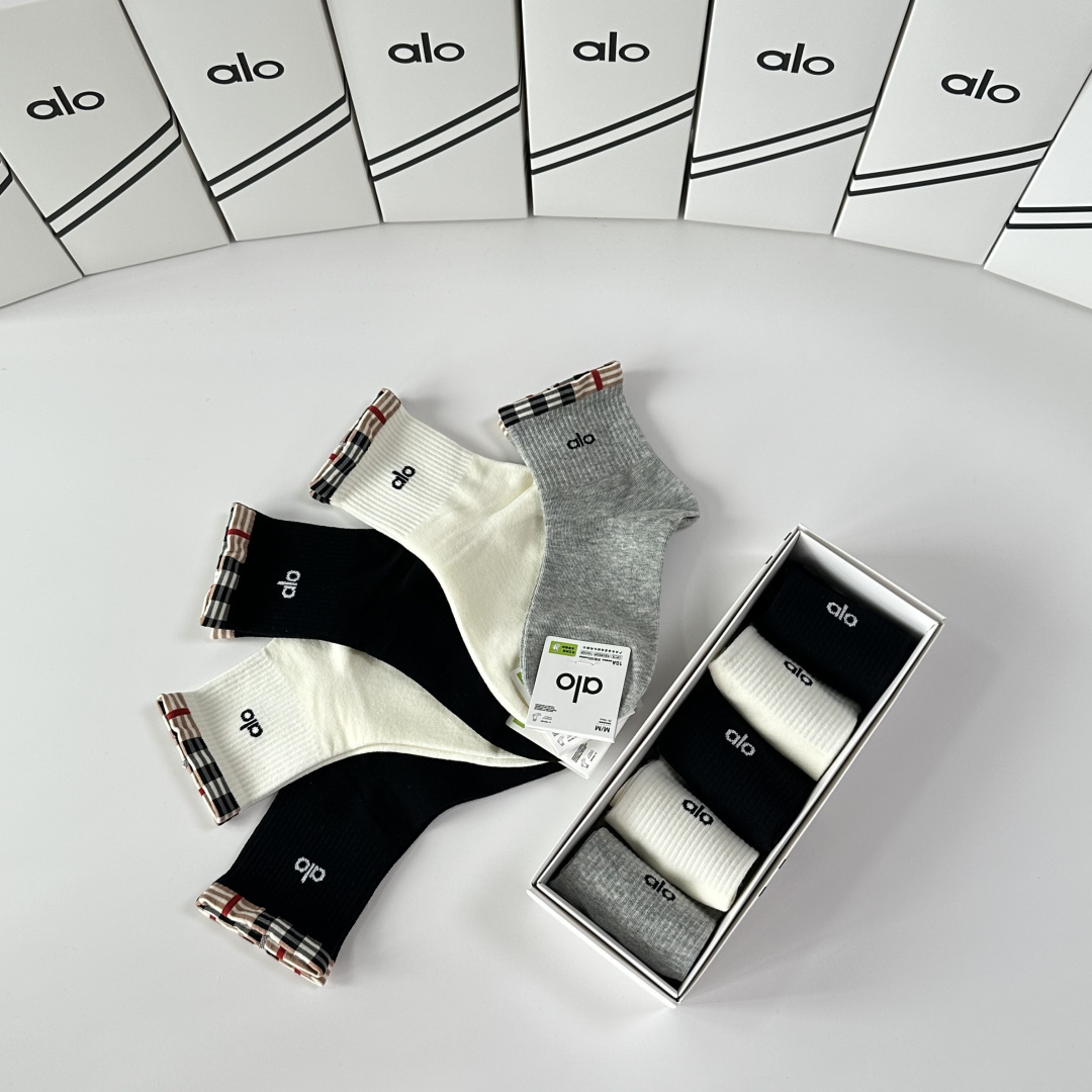 💛配包装ALO 新款中长筒款堆堆袜袜子！一盒五双， 专柜同步筒款袜子，💛大牌出街，潮人必备🔥超好搭