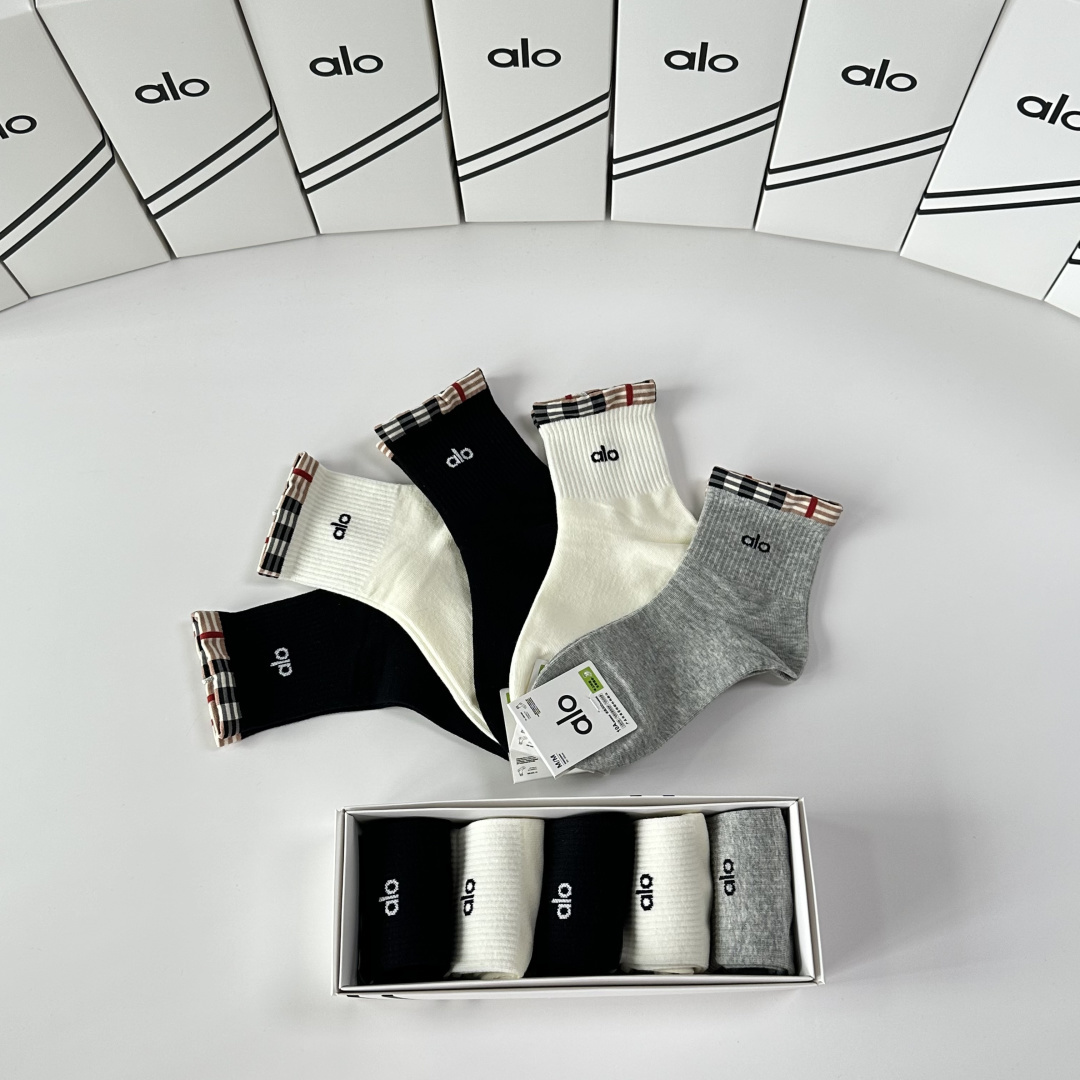 💛配包装ALO 新款中长筒款堆堆袜袜子！一盒五双， 专柜同步筒款袜子，💛大牌出街，潮人必备🔥超好搭