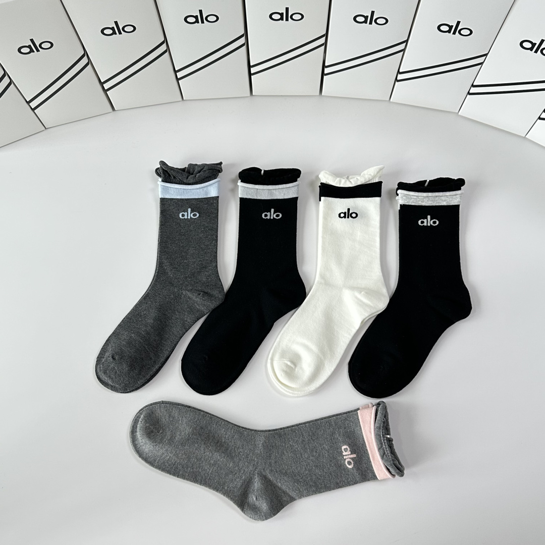 💛配包装ALO 新款中长筒款堆堆袜袜子！一盒五双， 专柜同步筒款袜子，💛大牌出街，潮人必备🔥超好搭