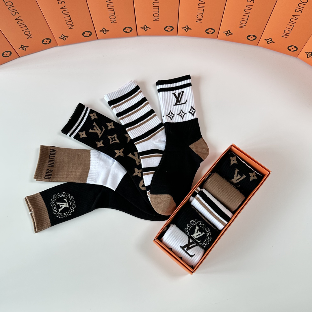 💛配专柜包装LV（路易威登）新款中长款堆堆袜袜子！一盒五双，专柜同步筒袜袜子，💛大牌出街，潮人必备🔥超好