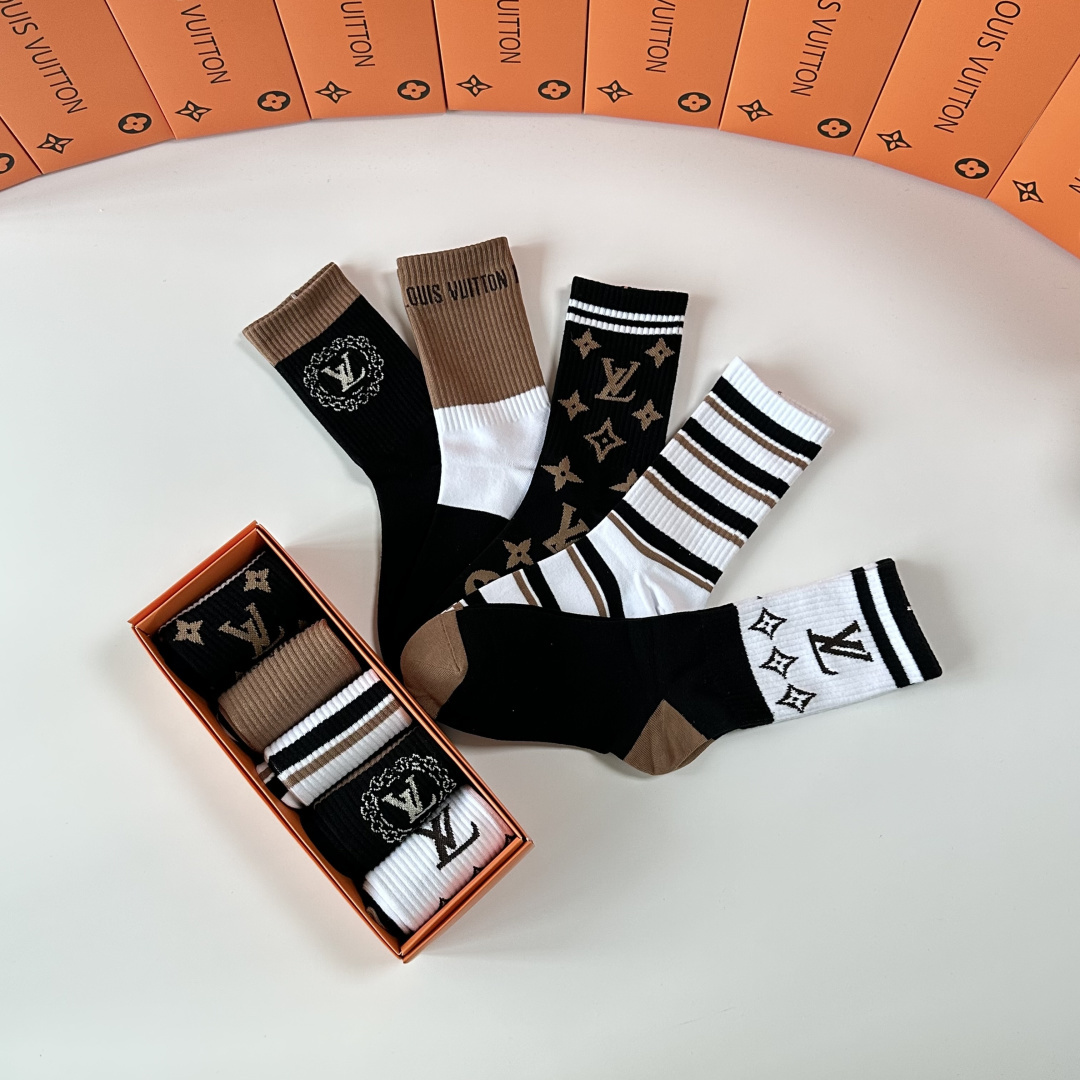 💛配专柜包装LV（路易威登）新款中长款堆堆袜袜子！一盒五双，专柜同步筒袜袜子，💛大牌出街，潮人必备🔥超好
