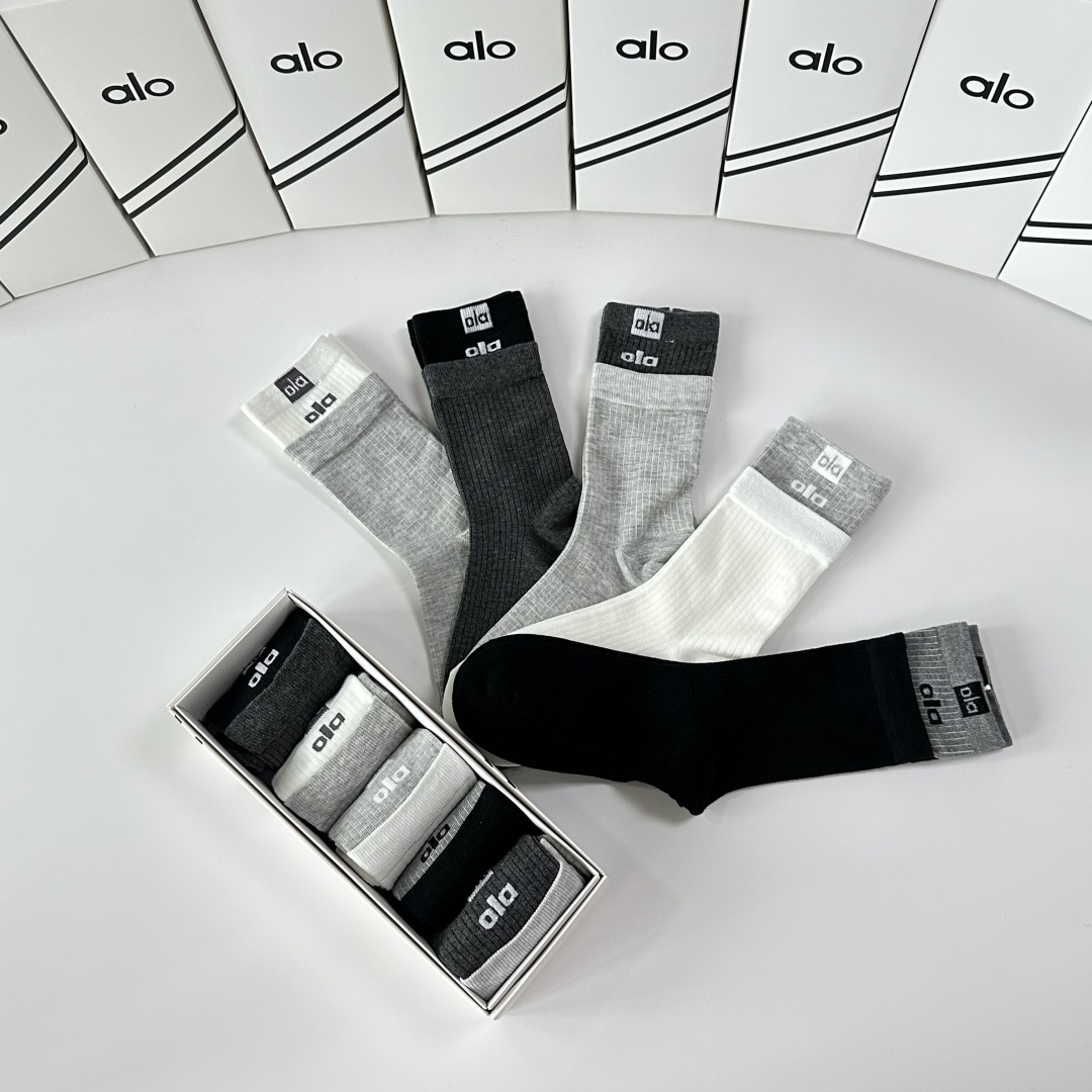 💛配专柜包装ALO 新款中长款堆堆袜袜子！一盒五双，专柜同步筒袜袜子，💛大牌出街，潮人必备🔥超好搭。