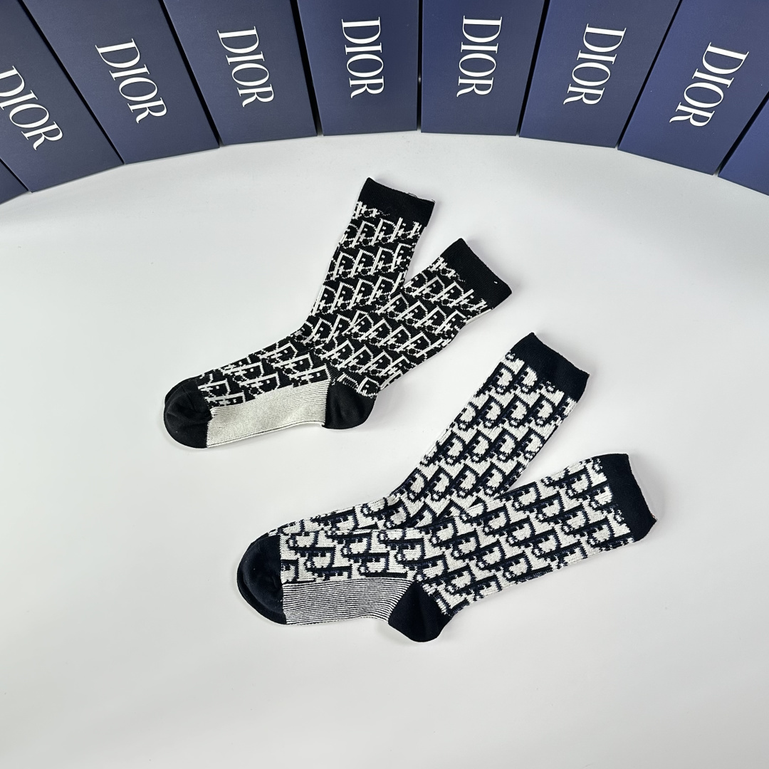 💛配专柜包装DIOR（迪奥）新款双针羊绒堆堆袜袜子！一盒两双，专柜同步筒袜袜子，💛大牌出街，潮人必备🔥超