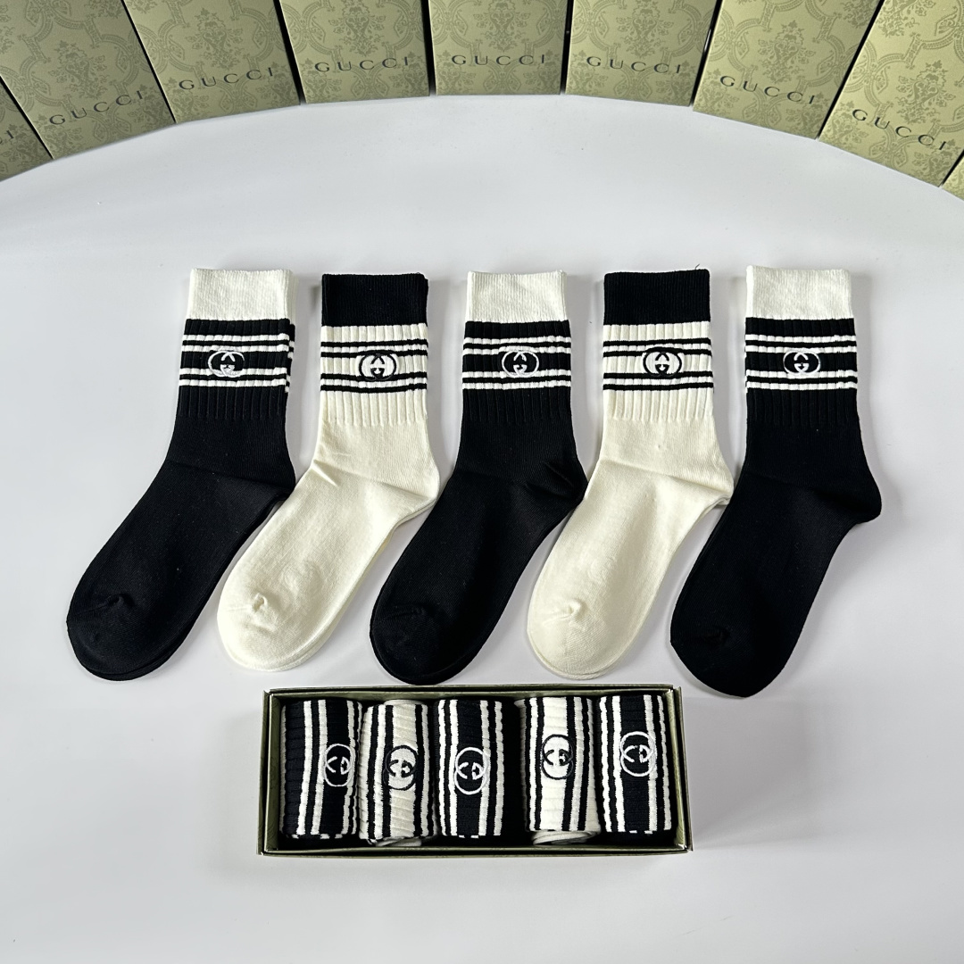💛配专柜包装Gucci（古驰）新款刺绣中长款堆堆袜袜子！一盒五双，专柜同步筒袜袜子，💛大牌出街，潮人必备