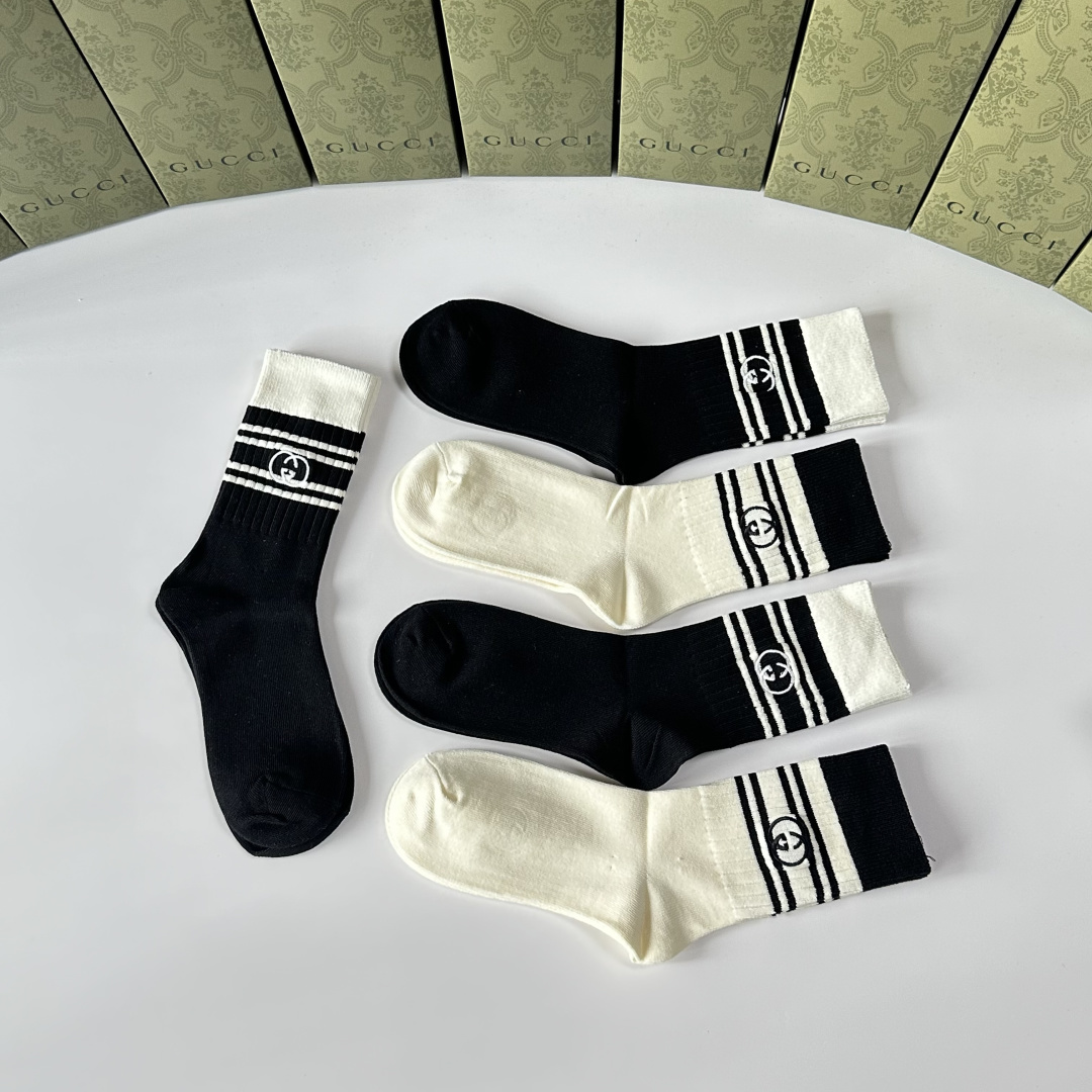 💛配专柜包装Gucci（古驰）新款刺绣中长款堆堆袜袜子！一盒五双，专柜同步筒袜袜子，💛大牌出街，潮人必备