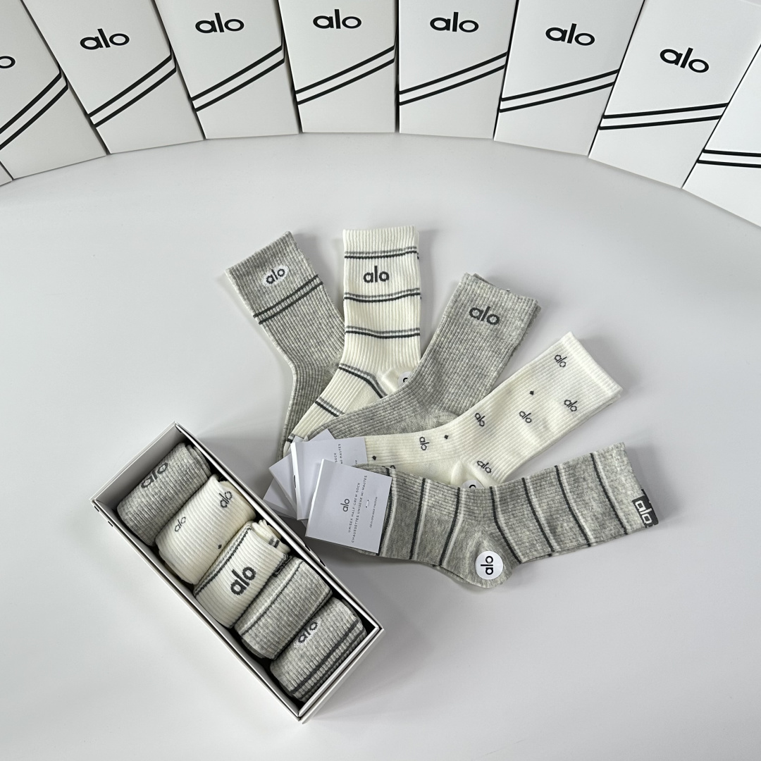 💛配专柜包装ALO 新款双针中长款堆堆袜袜子！一盒五双，专柜同步筒袜袜子，💛大牌出街，潮人必备🔥超好搭。