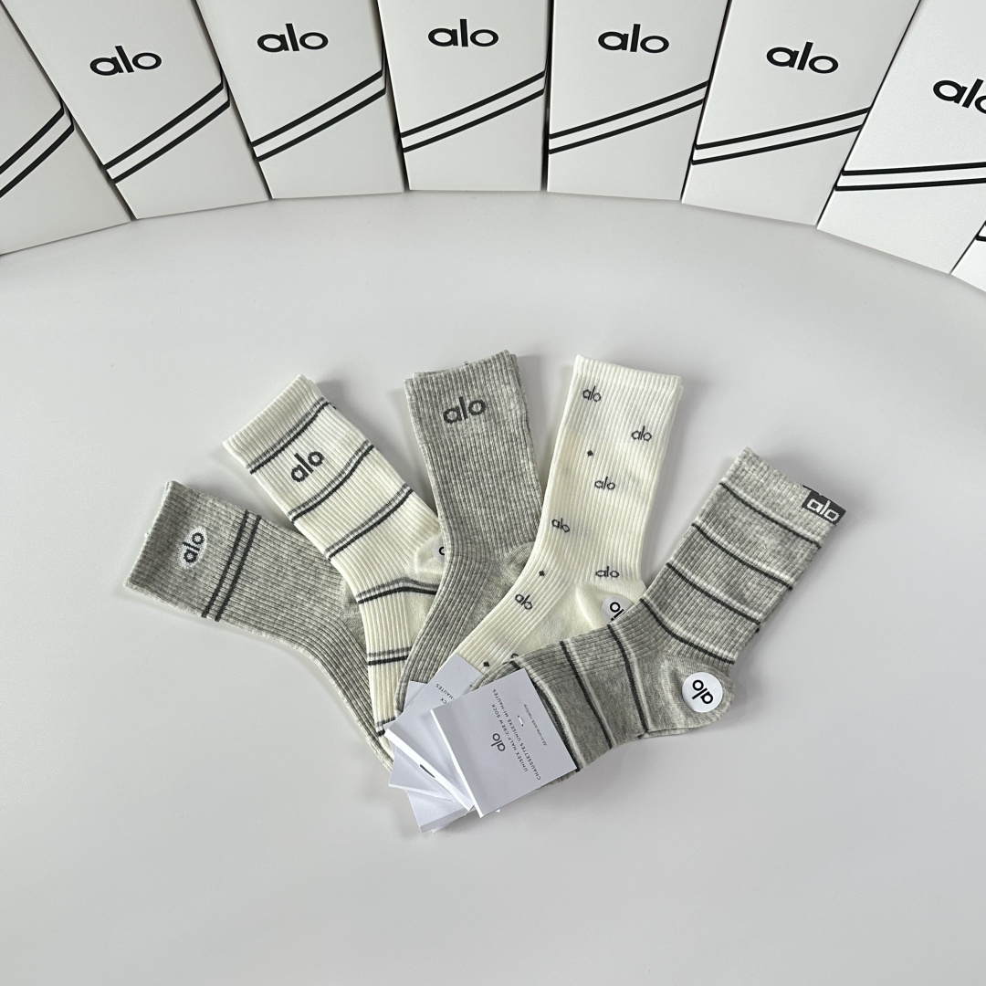 💛配专柜包装ALO 新款双针中长款堆堆袜袜子！一盒五双，专柜同步筒袜袜子，💛大牌出街，潮人必备🔥超好搭。