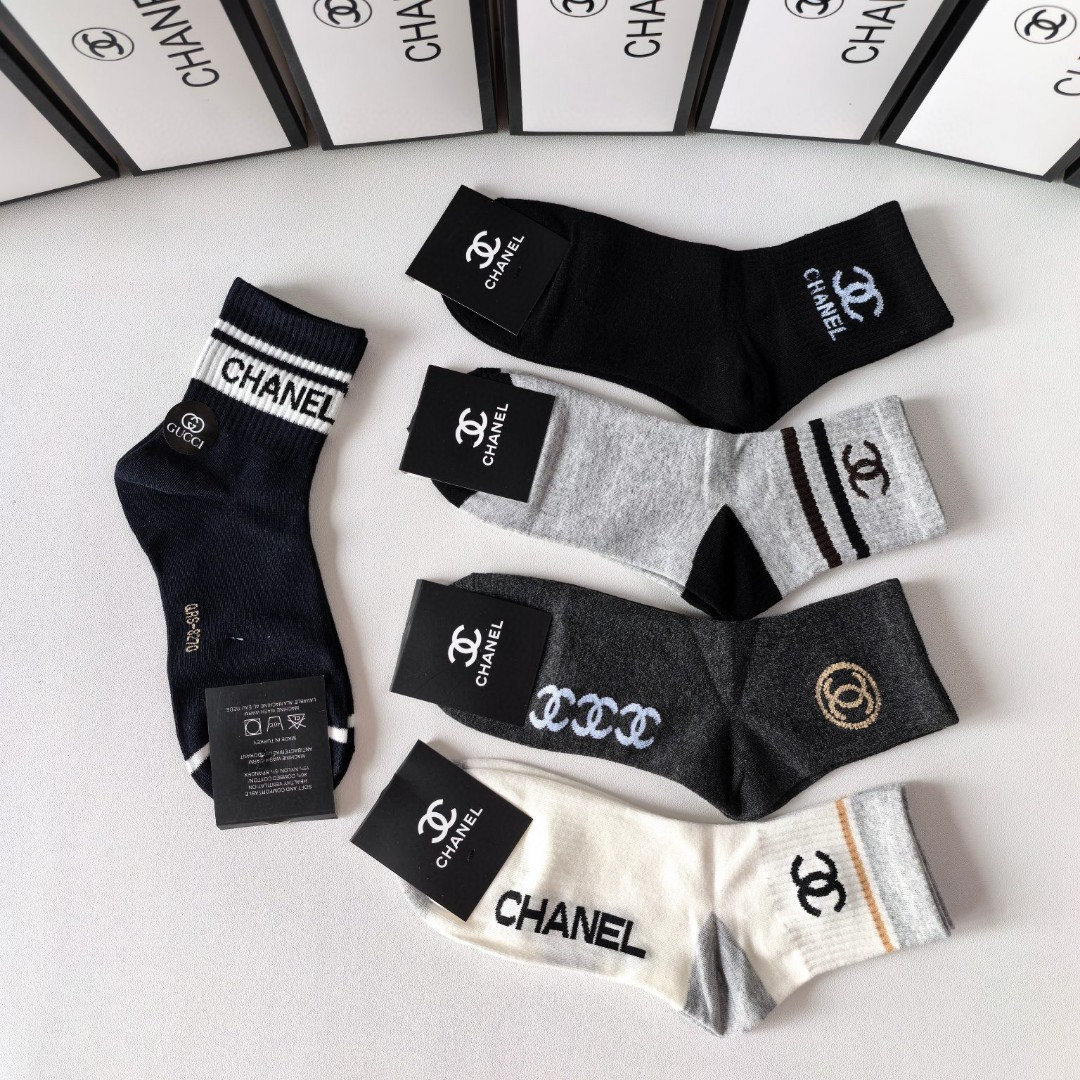 💛配专柜包装Chanel(香奈儿) 新款中长款堆堆袜袜子！一盒五双，专柜同步筒袜袜子，💛大牌出街，潮人必