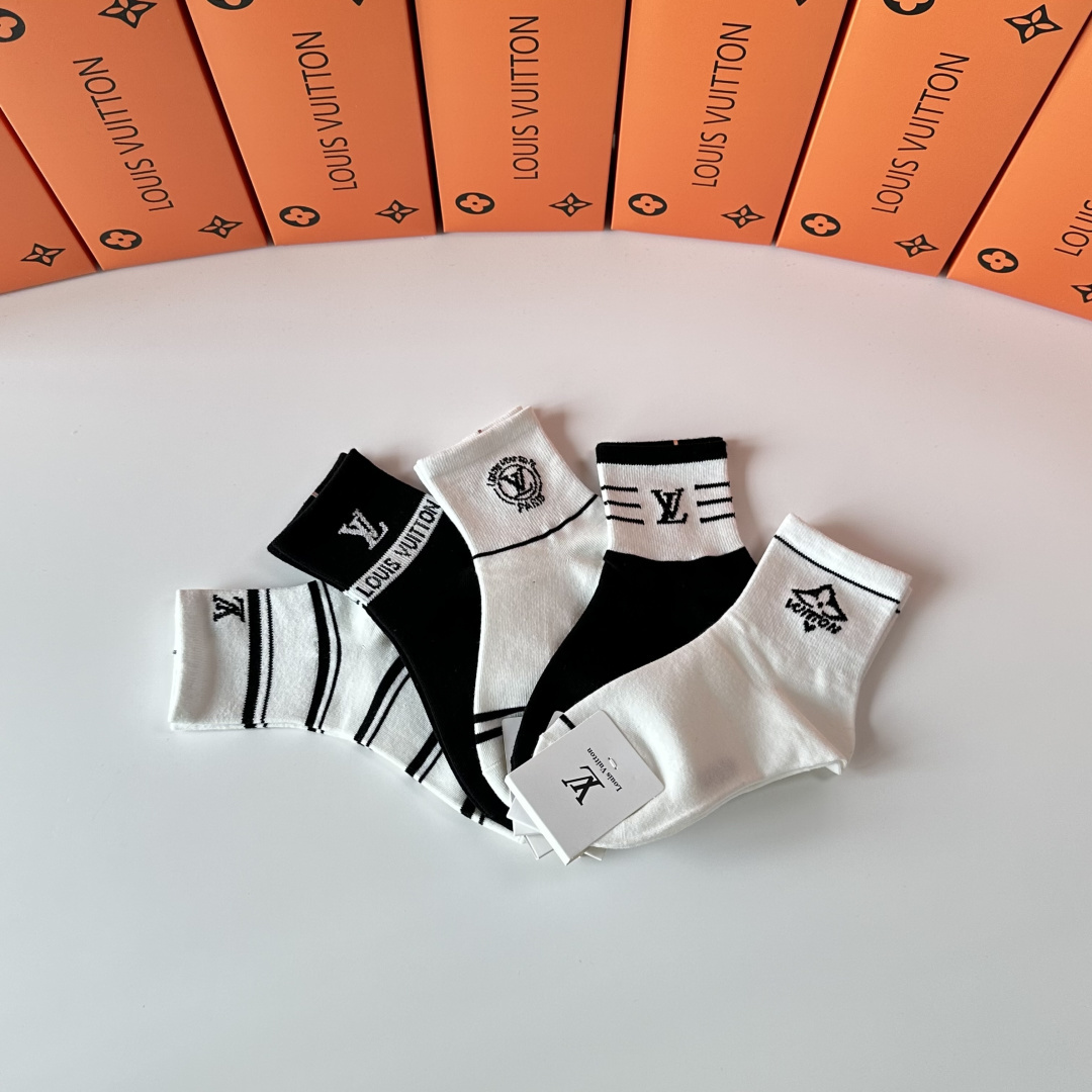 💛配专柜包装Lv（路易威登）新款中长款堆堆袜袜子！一盒五双，专柜同步筒袜袜子，💛大牌出街，潮人必备🔥超好