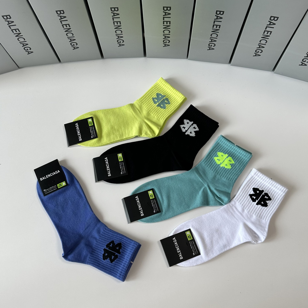 💛配专柜包装Balenciaga（巴黎世家）新款中筒袜堆堆袜袜子！一盒五双，专柜同步筒袜袜子，💛大牌出街