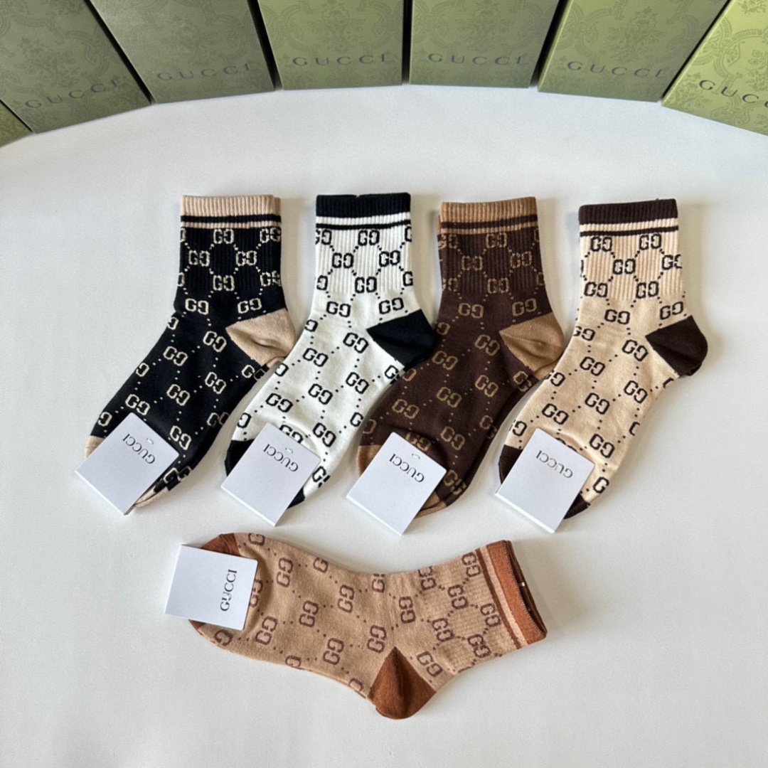 💛配包装Gucci（古驰）新款经典精梳棉中长款堆堆袜袜子！一盒五双， 专柜同步筒款袜子，💛大牌出街，潮人