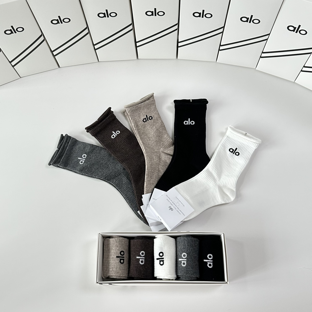 💛配专柜包装ALO 新款中长款堆堆袜袜子！一盒五双，专柜同步筒袜袜子，💛大牌出街，潮人必备🔥超好搭