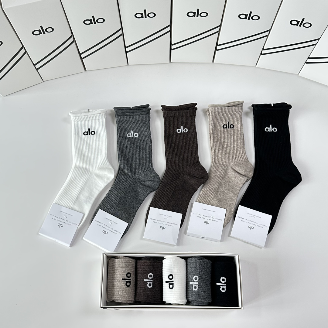 💛配专柜包装ALO 新款中长款堆堆袜袜子！一盒五双，专柜同步筒袜袜子，💛大牌出街，潮人必备🔥超好搭