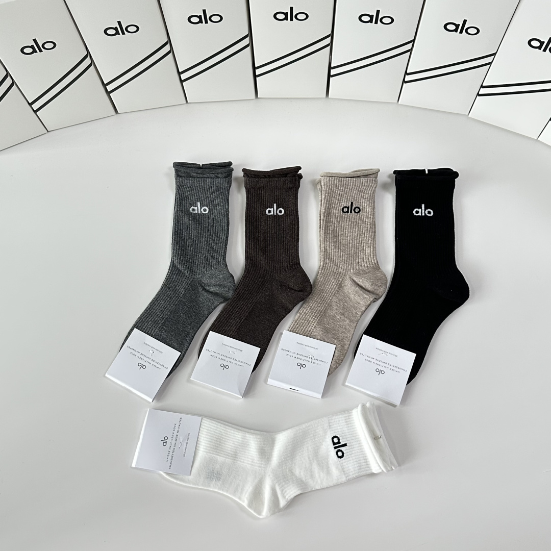 💛配专柜包装ALO 新款中长款堆堆袜袜子！一盒五双，专柜同步筒袜袜子，💛大牌出街，潮人必备🔥超好搭