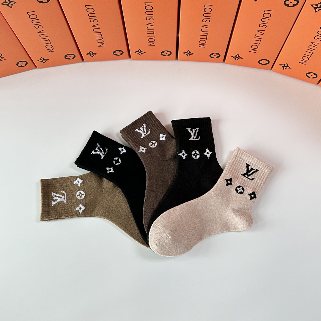 💛配专柜包装LV（路易威登）新款羊毛中长款堆堆袜袜子！一盒五双，专柜同步筒袜袜子，💛大牌出街，潮人必备🔥