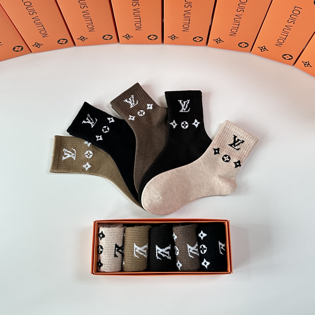 💛配专柜包装LV（路易威登）新款羊毛中长款堆堆袜袜子！一盒五双，专柜同步筒袜袜子，💛大牌出街，潮人必备🔥
