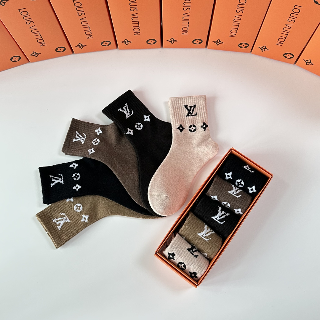 💛配专柜包装LV（路易威登）新款羊毛中长款堆堆袜袜子！一盒五双，专柜同步筒袜袜子，💛大牌出街，潮人必备🔥