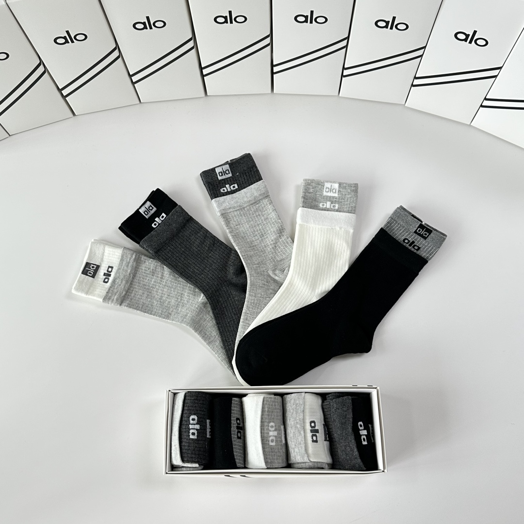 💛配专柜包装ALO 新款中长款堆堆袜袜子！一盒五双，专柜同步筒袜袜子，💛大牌出街，潮人必备🔥超好搭。