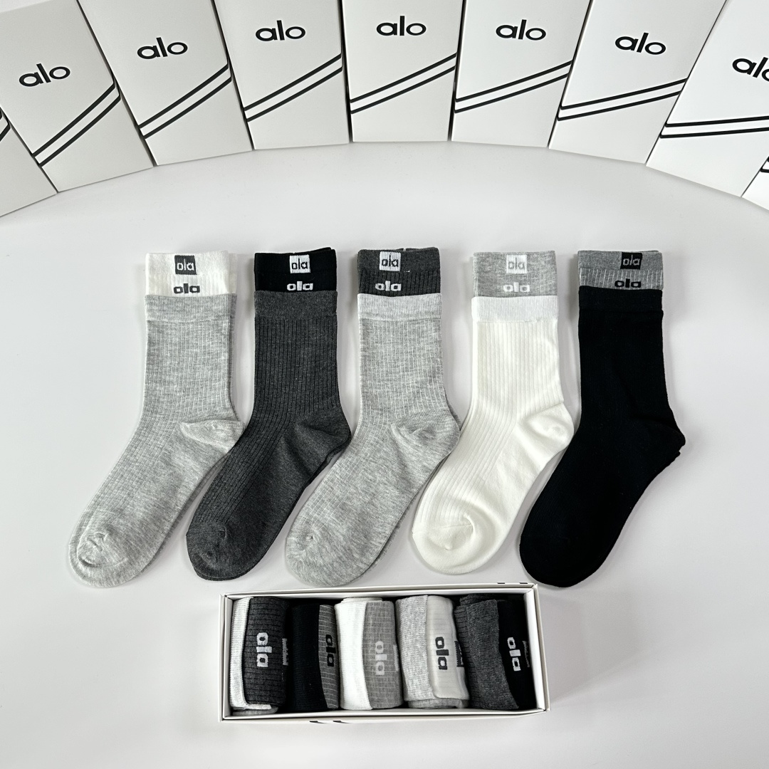 💛配专柜包装ALO 新款中长款堆堆袜袜子！一盒五双，专柜同步筒袜袜子，💛大牌出街，潮人必备🔥超好搭。