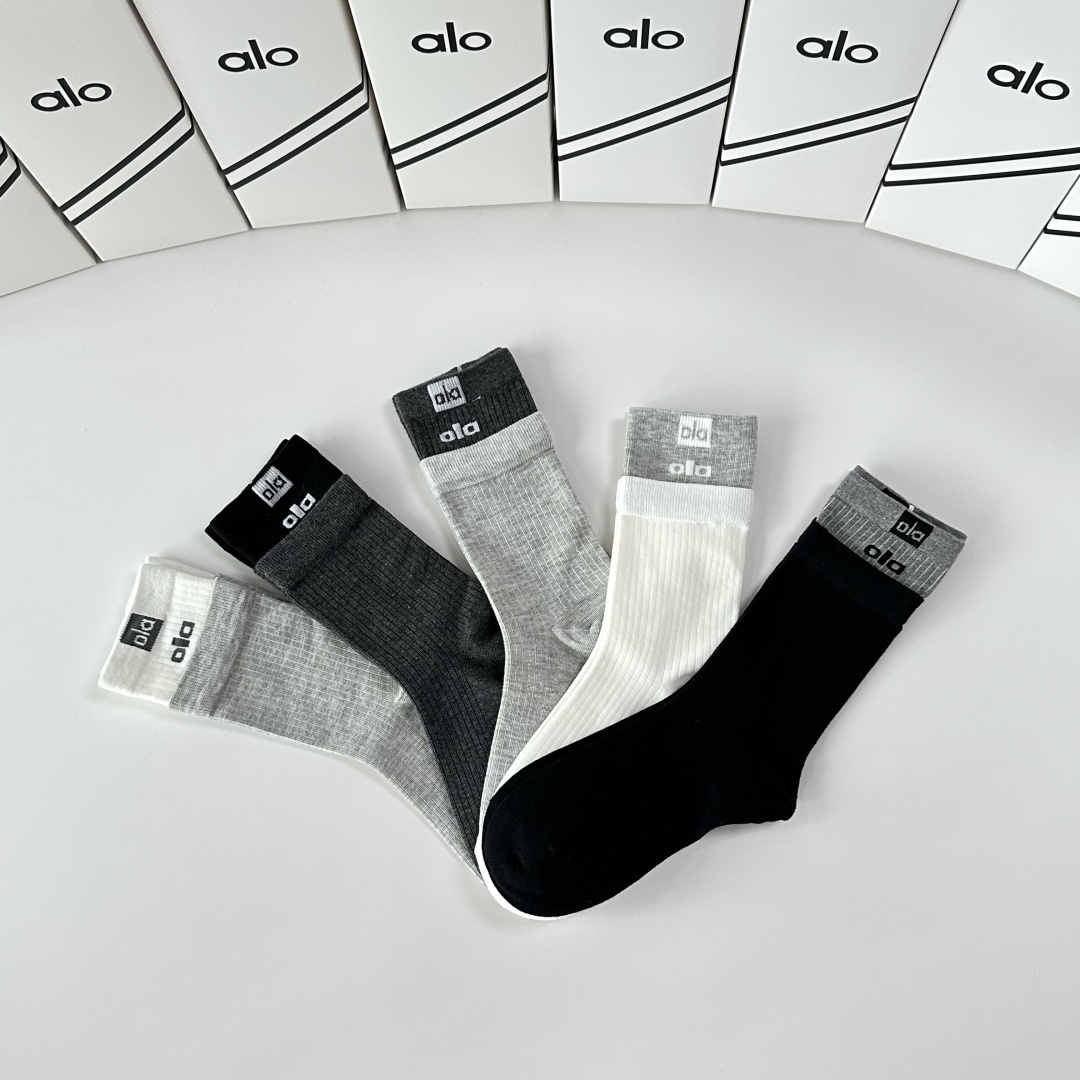 💛配专柜包装ALO 新款中长款堆堆袜袜子！一盒五双，专柜同步筒袜袜子，💛大牌出街，潮人必备🔥超好搭。