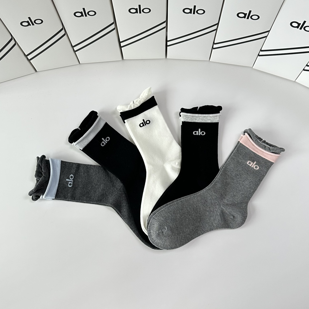 💛配专柜包装ALO 新款双针中长款堆堆袜袜子！一盒五双，专柜同步筒袜袜子，💛大牌出街，潮人必备🔥超好搭。