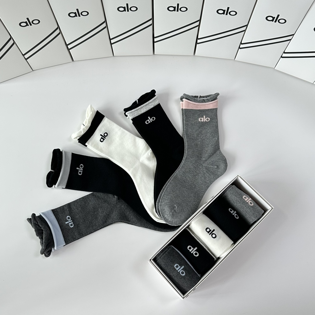💛配专柜包装ALO 新款双针中长款堆堆袜袜子！一盒五双，专柜同步筒袜袜子，💛大牌出街，潮人必备🔥超好搭。