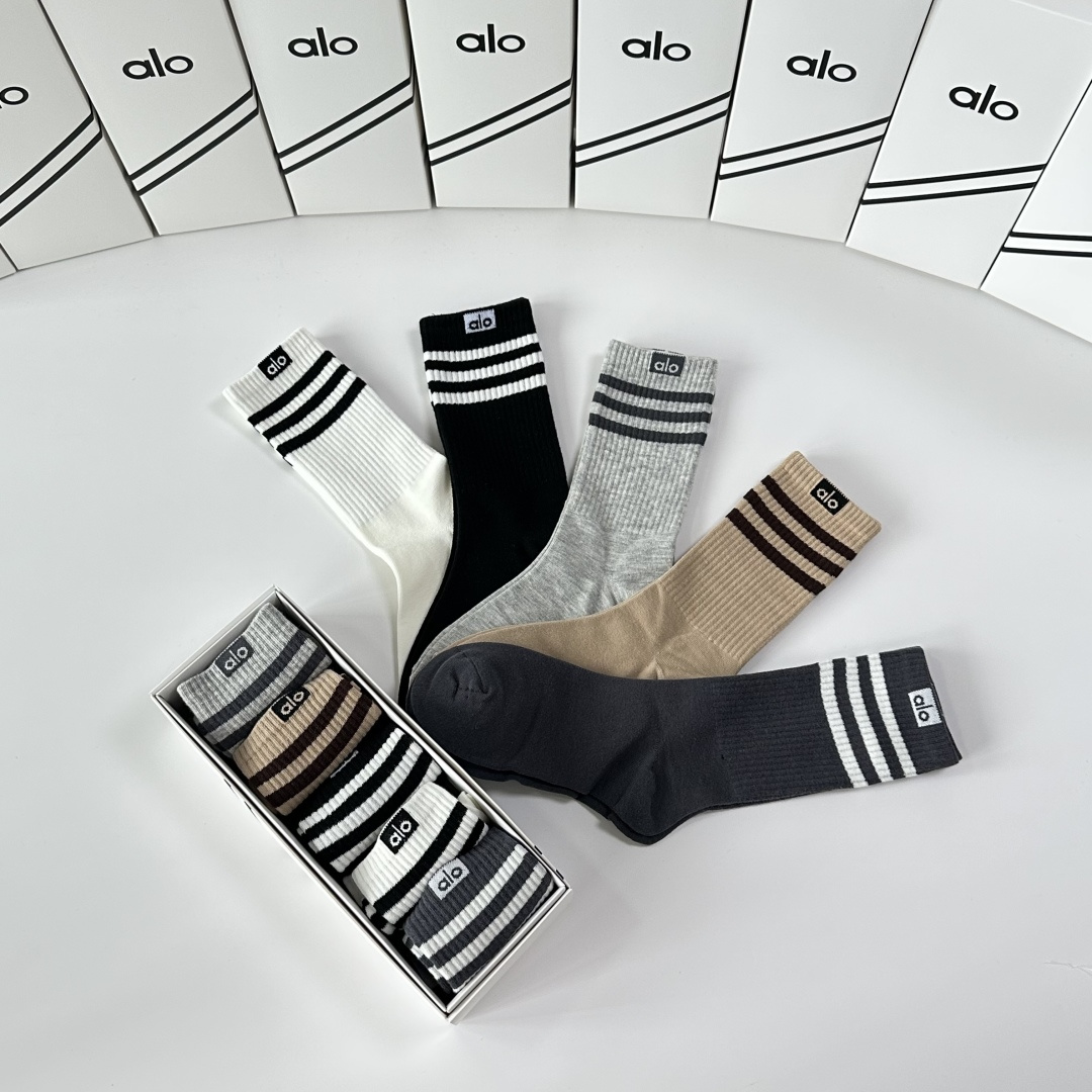 💛配专柜包装ALO 新款中长款堆堆袜袜子！一盒五双，专柜同步筒袜袜子，💛大牌出街，潮人必备🔥超好搭。