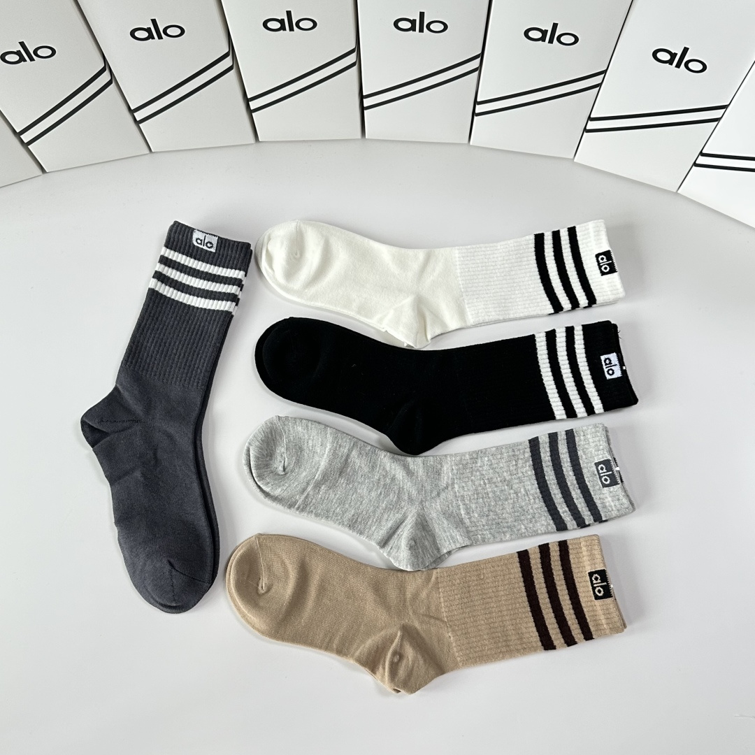 💛配专柜包装ALO 新款中长款堆堆袜袜子！一盒五双，专柜同步筒袜袜子，💛大牌出街，潮人必备🔥超好搭。
