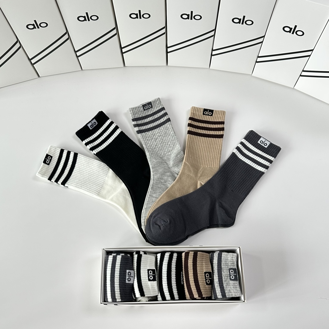 💛配专柜包装ALO 新款中长款堆堆袜袜子！一盒五双，专柜同步筒袜袜子，💛大牌出街，潮人必备🔥超好搭。