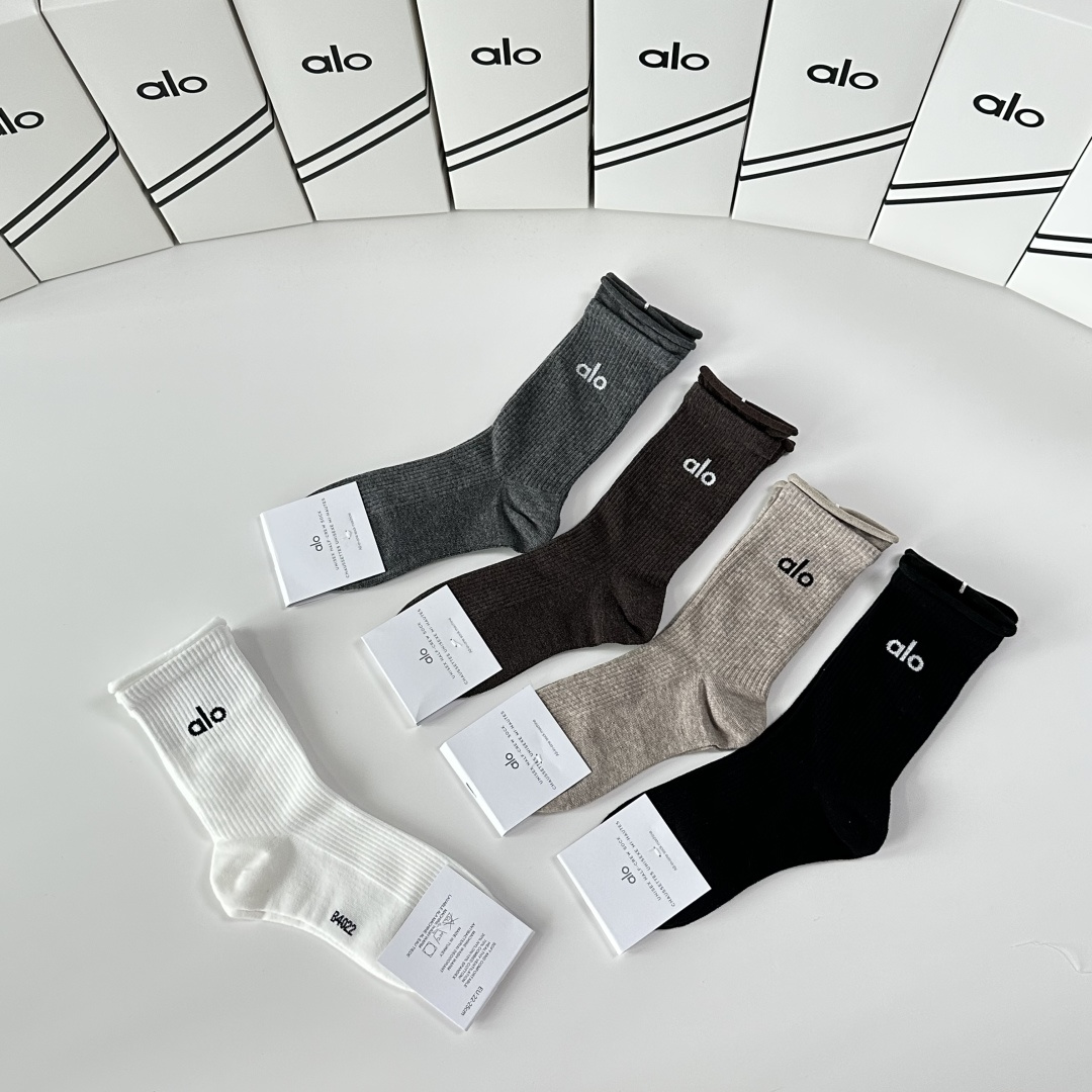 💛配专柜包装ALO 新款双针中长款堆堆袜袜子！一盒五双，专柜同步筒袜袜子，💛大牌出街，潮人必备🔥超好搭。