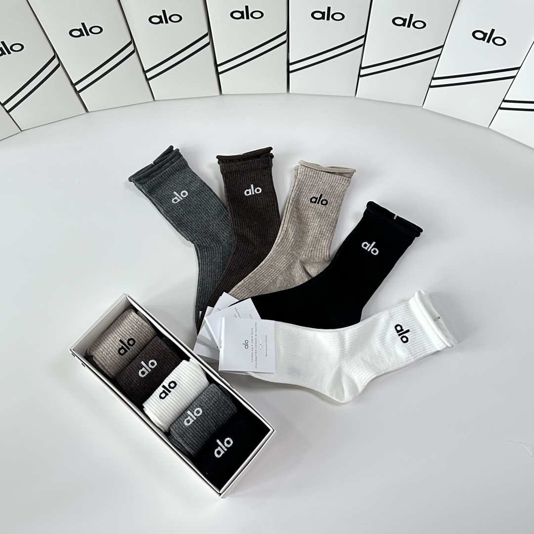 💛配专柜包装ALO 新款双针中长款堆堆袜袜子！一盒五双，专柜同步筒袜袜子，💛大牌出街，潮人必备🔥超好搭。