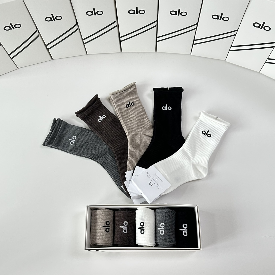 💛配专柜包装ALO 新款双针中长款堆堆袜袜子！一盒五双，专柜同步筒袜袜子，💛大牌出街，潮人必备🔥超好搭。