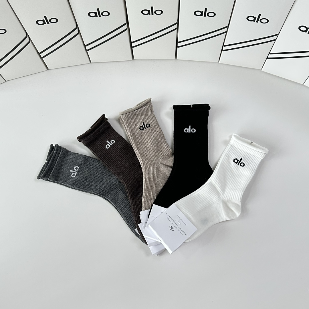 💛配专柜包装ALO 新款双针中长款堆堆袜袜子！一盒五双，专柜同步筒袜袜子，💛大牌出街，潮人必备🔥超好搭。