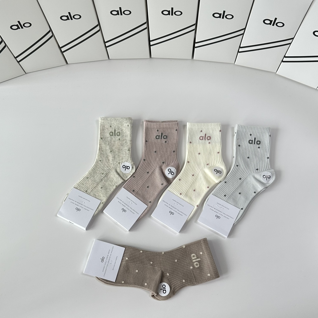 💛配专柜包装ALO 新款中长款堆堆袜袜子！一盒五双，专柜同步筒袜袜子，💛大牌出街，潮人必备🔥超好搭。
