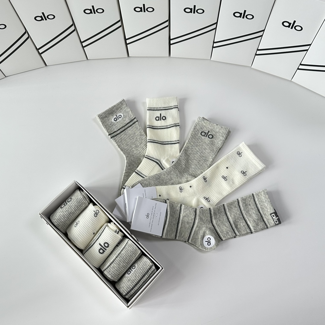 💛配专柜包装ALO 新款双针中长款堆堆袜袜子！一盒五双，专柜同步筒袜袜子，💛大牌出街，潮人必备🔥超好搭。