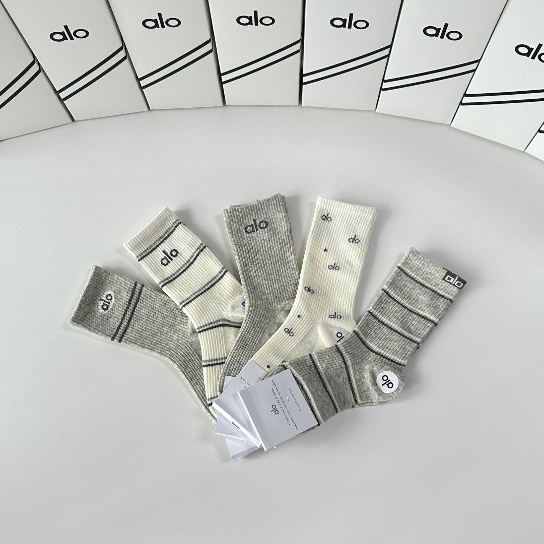 💛配专柜包装ALO 新款双针中长款堆堆袜袜子！一盒五双，专柜同步筒袜袜子，💛大牌出街，潮人必备🔥超好搭。