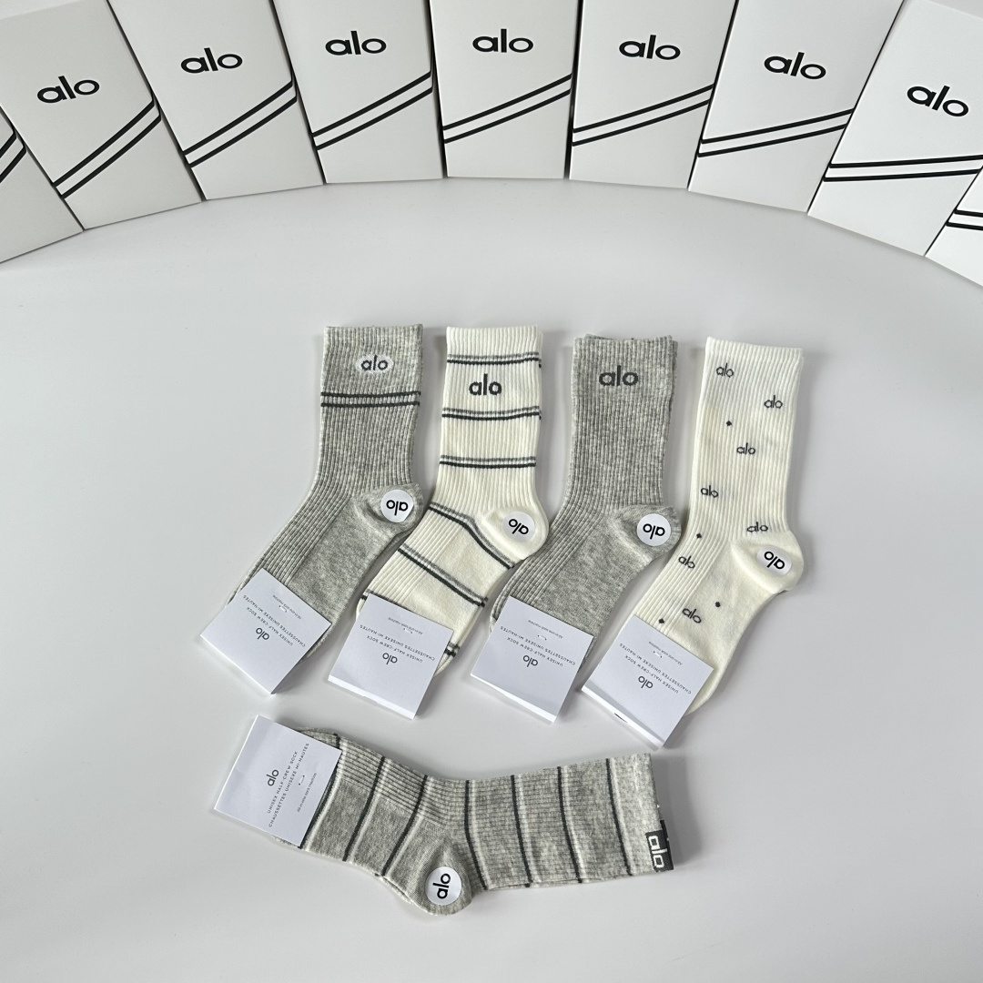 💛配专柜包装ALO 新款双针中长款堆堆袜袜子！一盒五双，专柜同步筒袜袜子，💛大牌出街，潮人必备🔥超好搭。