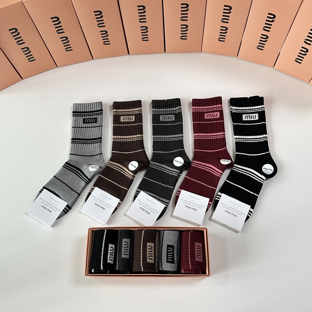💛配专柜包装MiuMiu（缪缪）新款羊毛中长款堆堆袜袜子！一盒五双，专柜同步筒袜袜子，💛大牌出街，潮人必