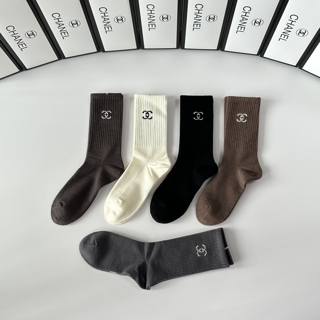 💛配专柜包装Chanel（香奈儿）新款羊毛中长款堆堆袜袜子！一盒五双，专柜同步筒袜袜子，💛大牌出街，潮人